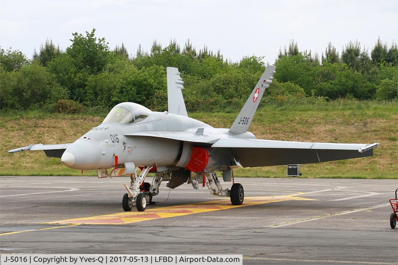 J-5016, 2001 McDonnell Douglas F/A-18C Hornet C/N 1363, Swiss Air Force McDonnell Douglas FA-18C Hornet, Flight line, Bordeaux-Mérignac airport Air Base (LFBD-BOD) Open day 2017