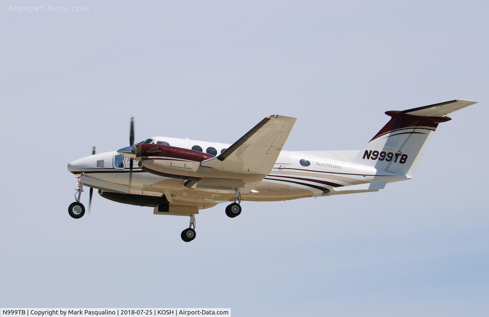 N999TB, 2001 Raytheon B200 King Air C/N BB-1738, King Air B200