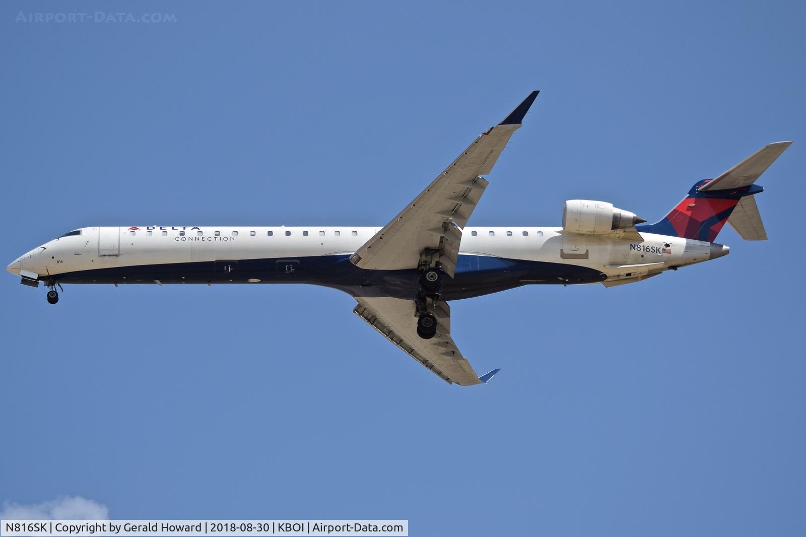 N816SK, 2006 Bombardier CRJ-900ER (CL-600-2D24) C/N 15105, Landing RWY 28R.