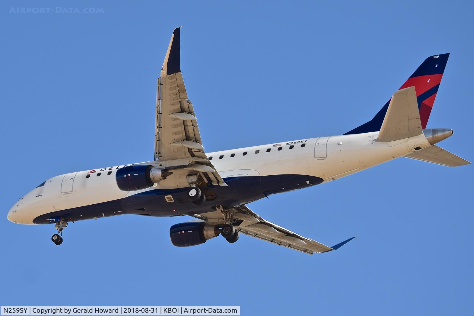 N259SY, 2017 Embraer 175LR (ERJ-170-200LR) C/N 17000656, Landing RWY 28R.