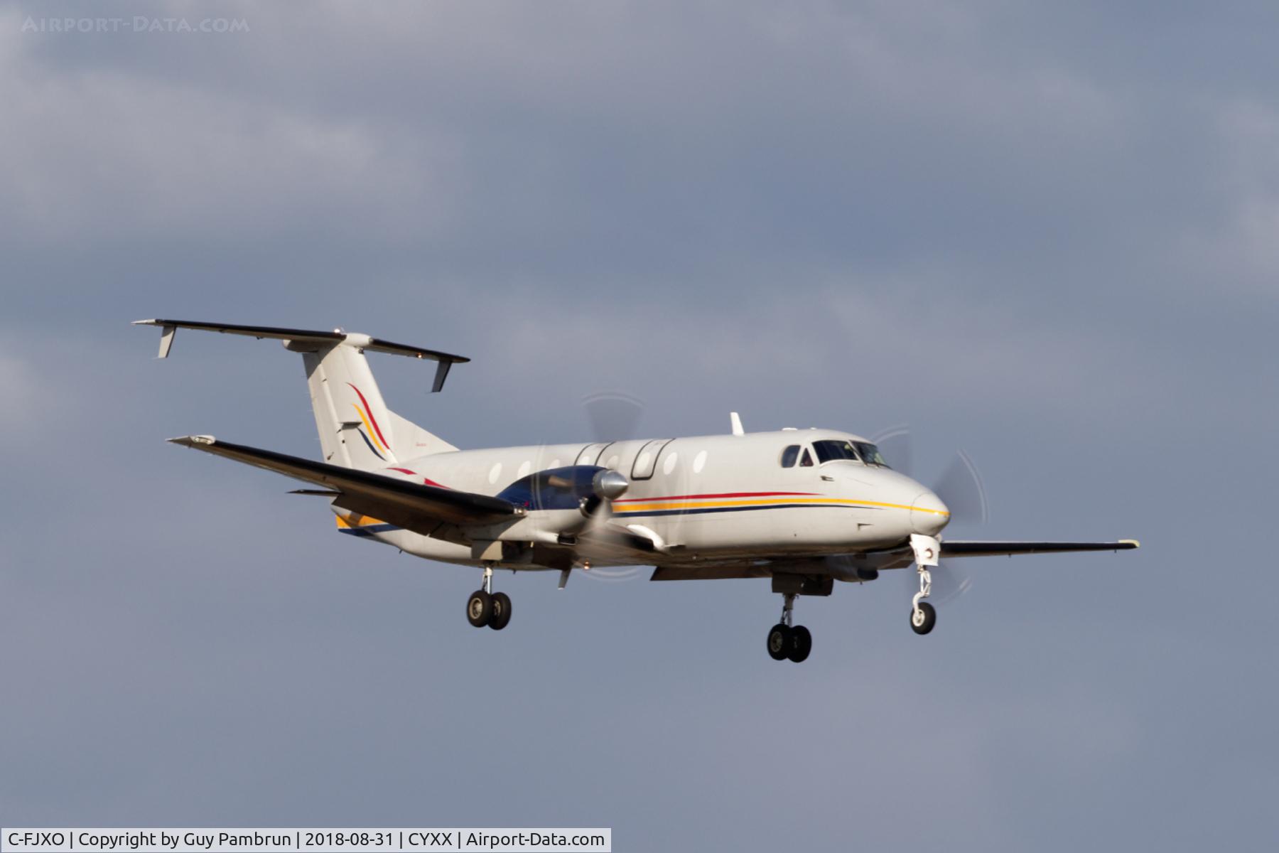 C-FJXO, 1990 Beech 1900C-1 C/N UC-124, Landing