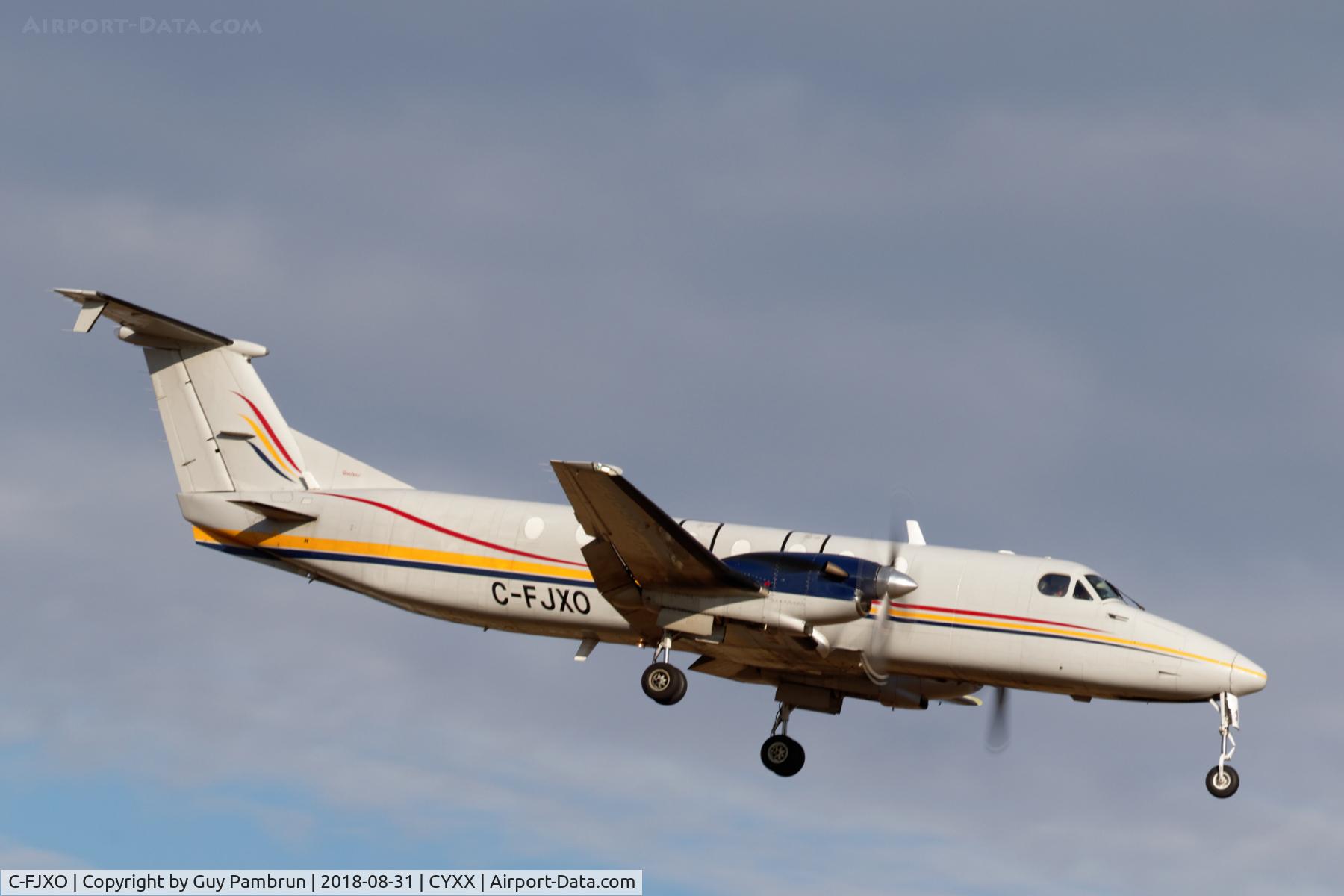 C-FJXO, 1990 Beech 1900C-1 C/N UC-124, Landing
