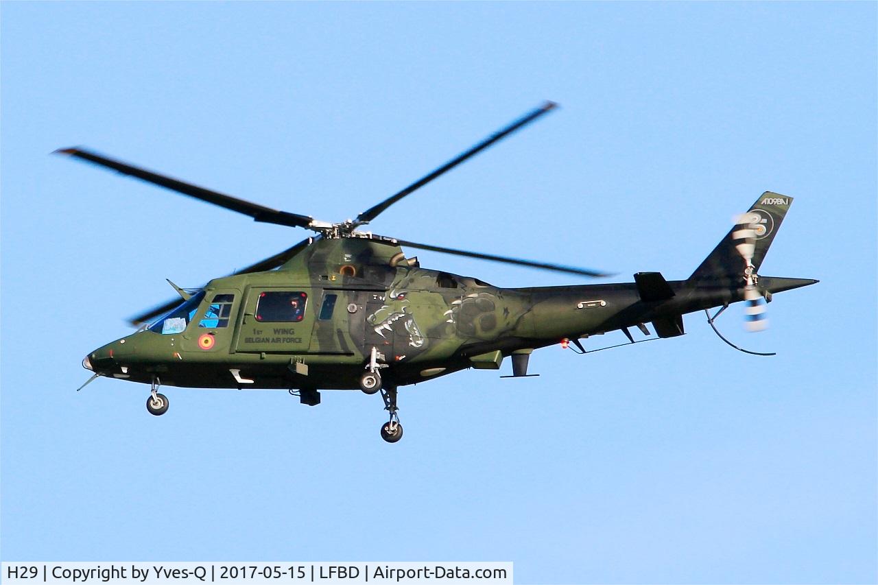 H29, Agusta A-109BA C/N 0329, Agusta A-109BA, Take off rwy 23, Bordeaux-Mérignac Air Base 106 (LFBD-BOD) Open day 2017