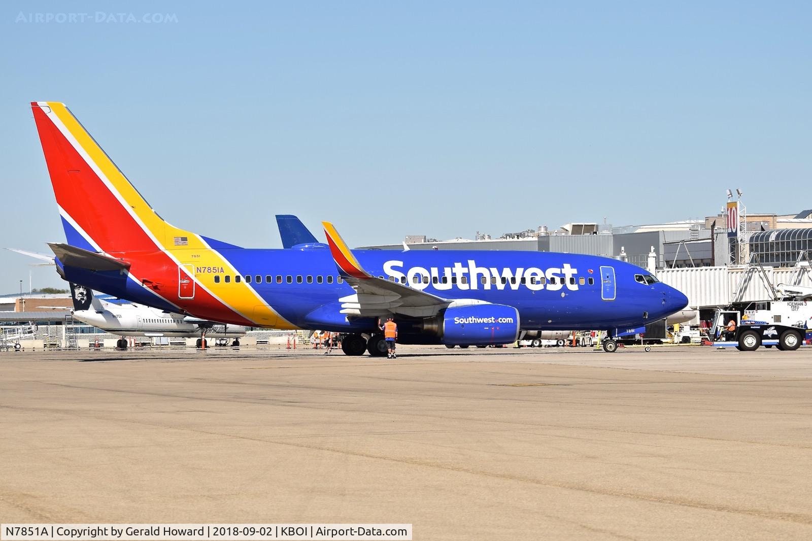 N7851A, 2001 Boeing 737-7Q8 C/N 28240, Push back from the gate.