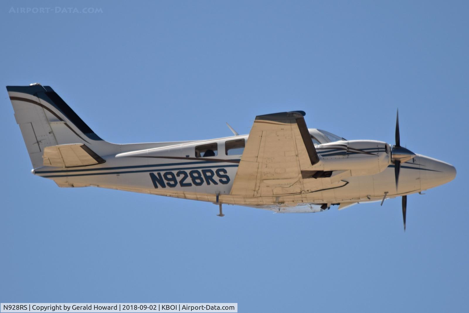 N928RS, 1978 Beech 58P Baron C/N TJ-138, Departing RWY 28R.