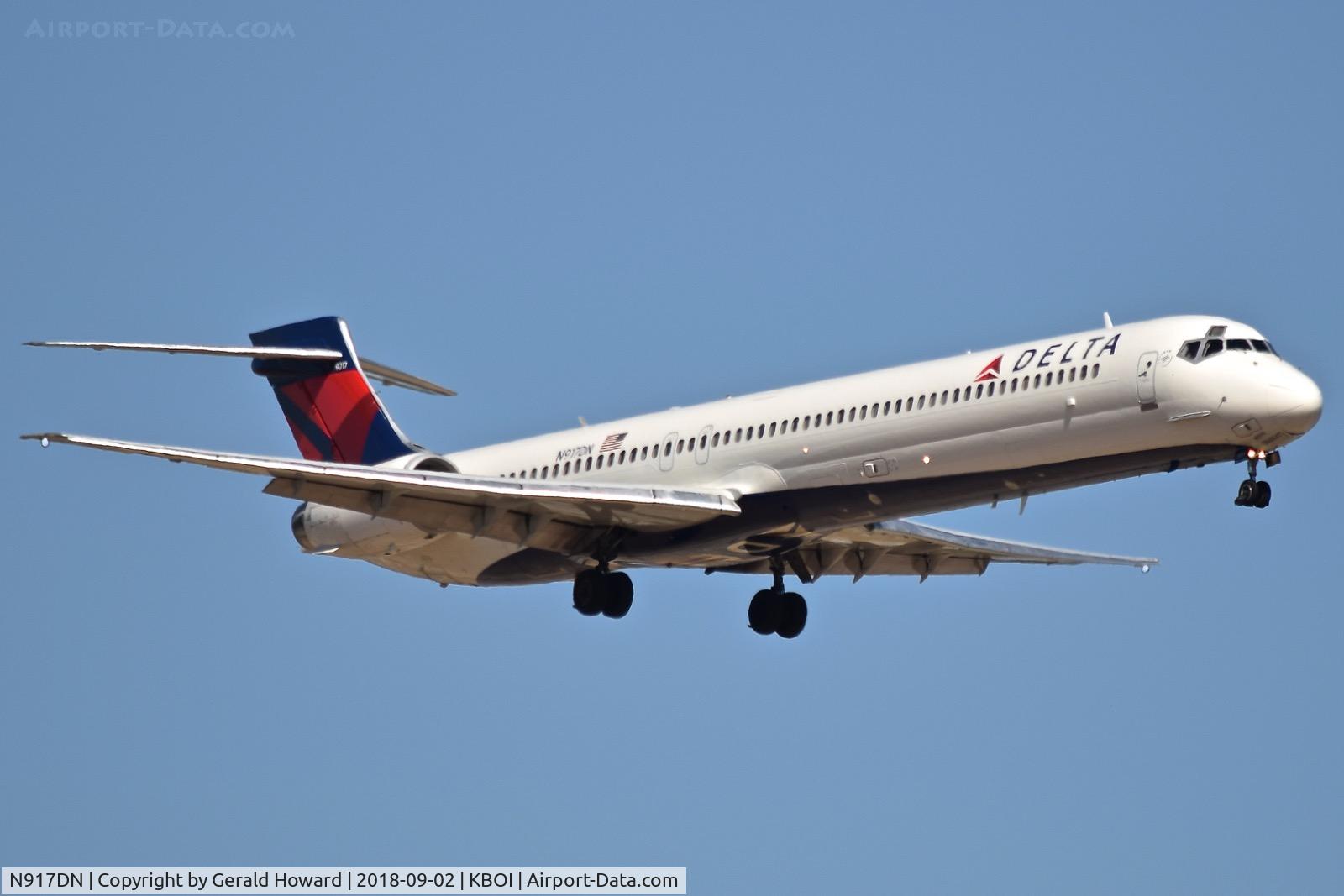N917DN, 1996 McDonnell Douglas MD-90-30 C/N 53552, On approach for RWY 10L.