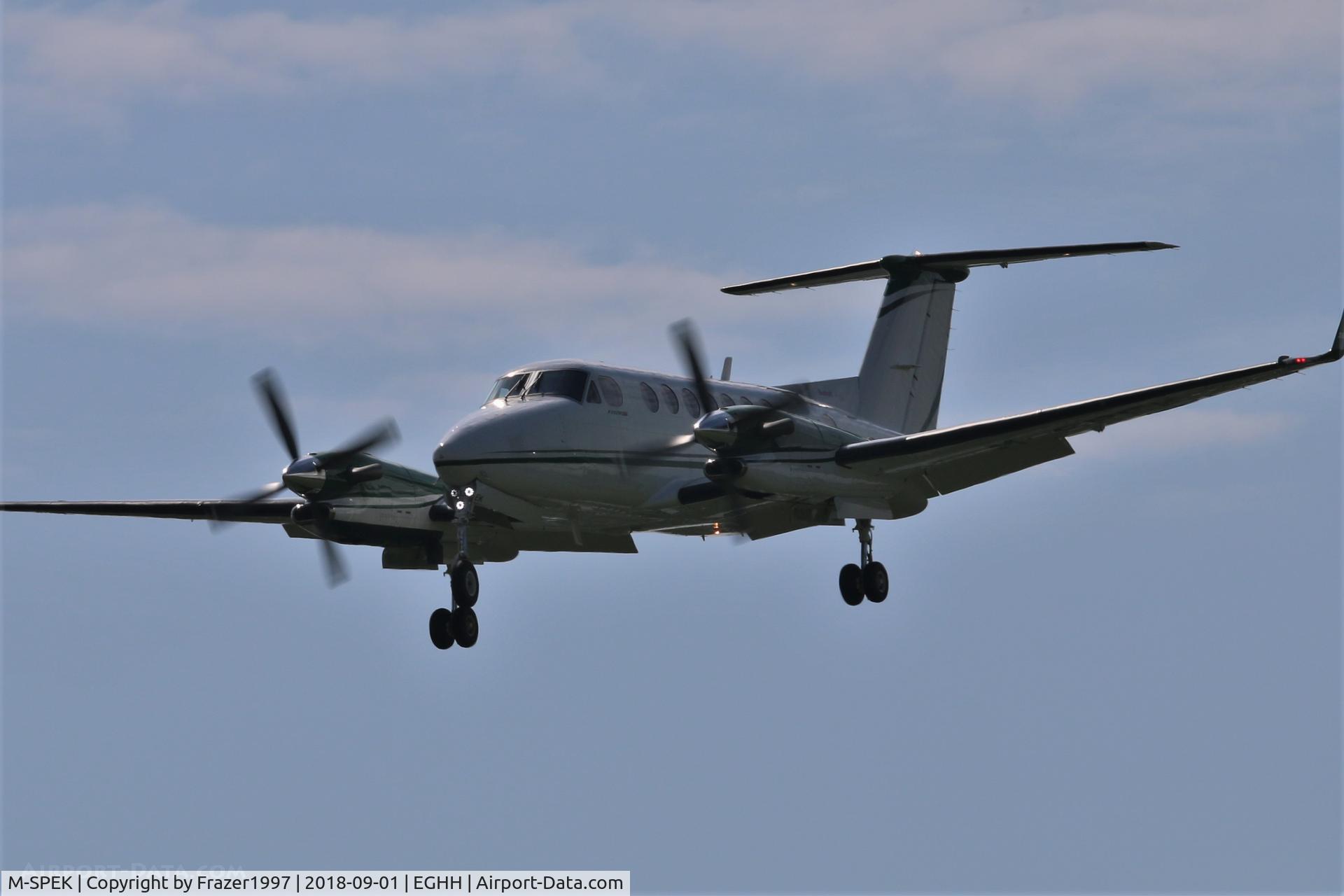 M-SPEK, 2013 Beech B300 (B350i) King Air King Air C/N FL-959, Landing on RW08 at Bournemouth airport (EGHH)