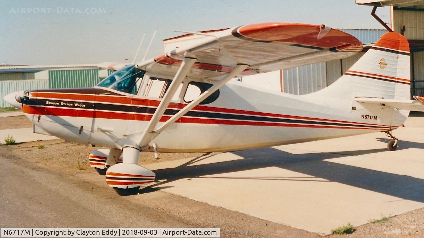 N6717M, 1948 Stinson 108-3 Voyager C/N 108-4717, California.