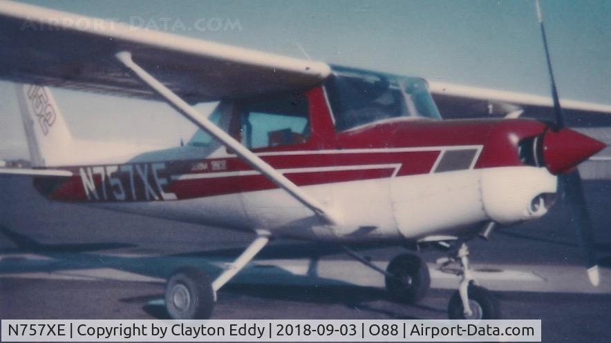 N757XE, Cessna 152 C/N 15280079, Old Rio Vista Airport California.