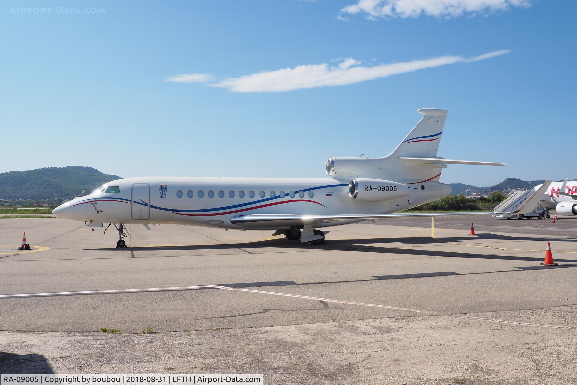 RA-09005, Dassault FA7X C/N 14232D, PARKING