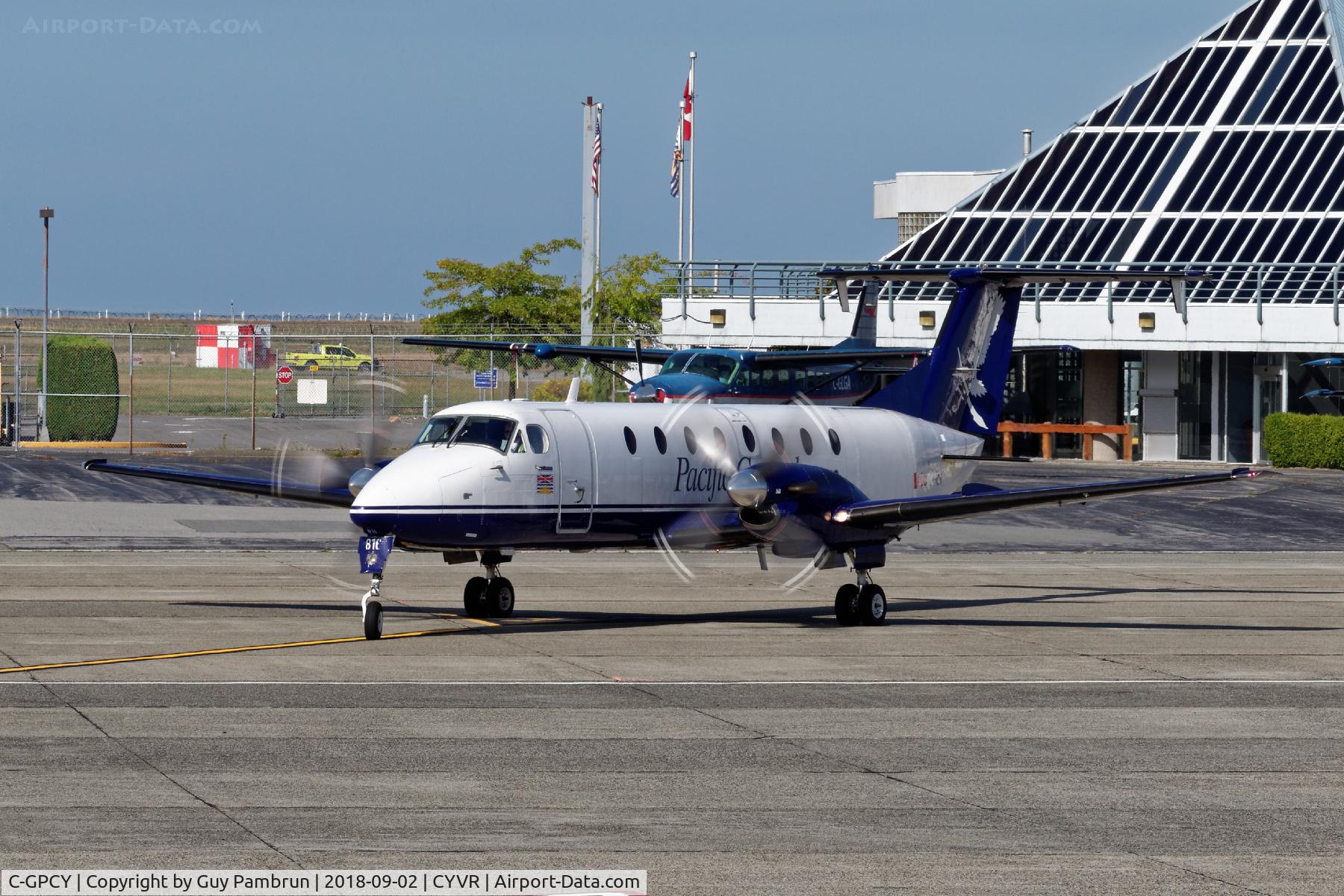 C-GPCY, Beech 1900C C/N UB-45, Just landed
