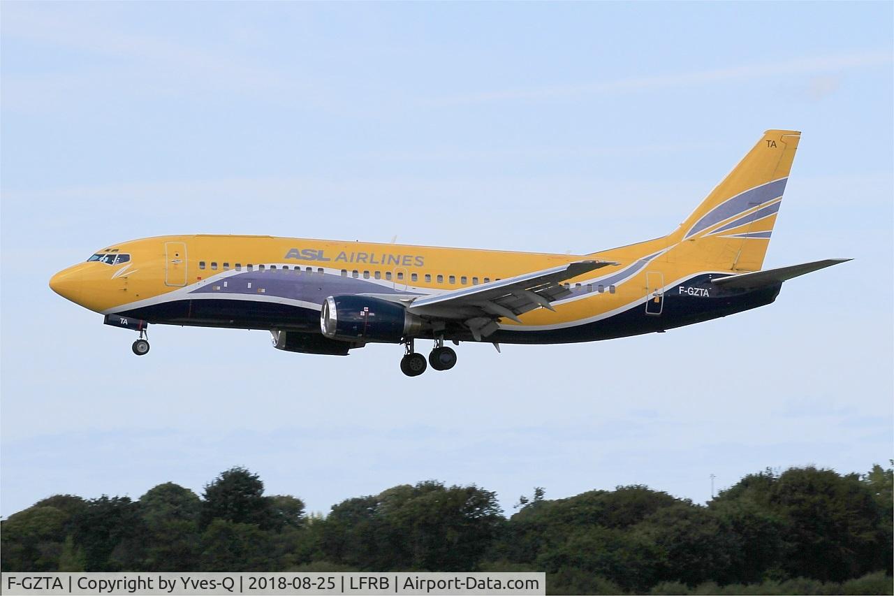 F-GZTA, 1998 Boeing 737-33V(QC) C/N 29333/3084, Boeing 737-33VQC, On final rwy 25L, Brest-Bretagne airport (LFRB-BES)