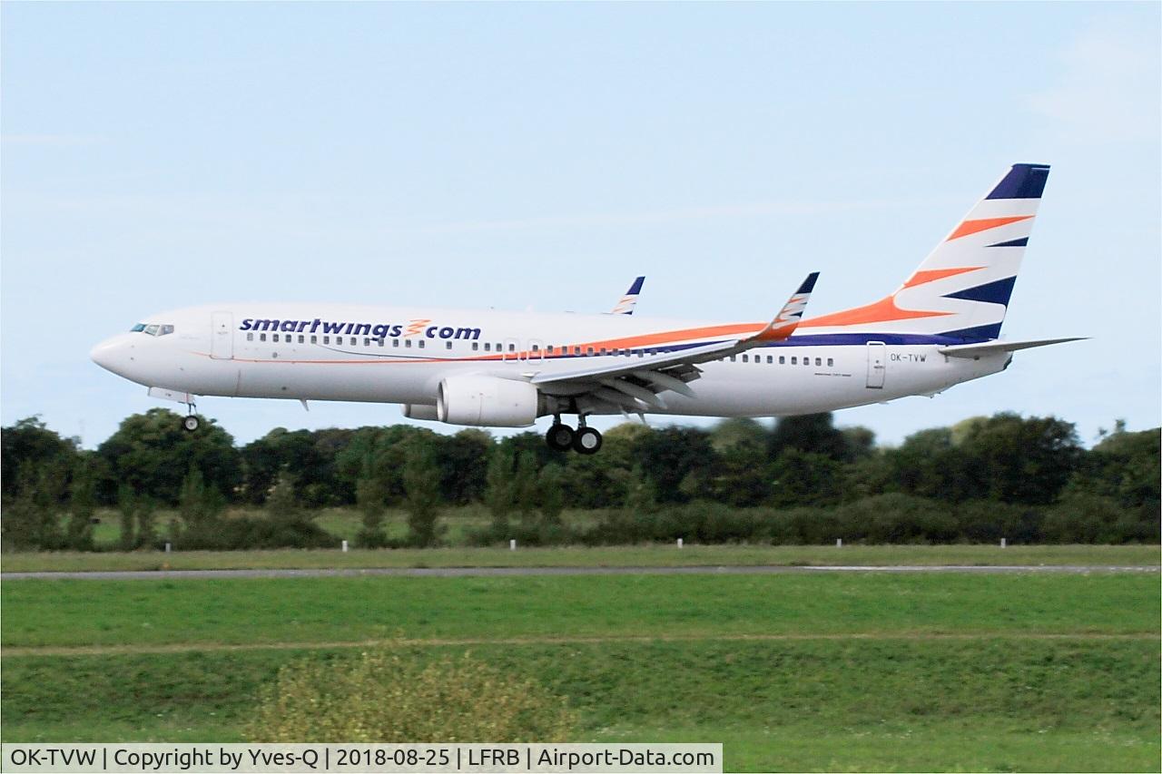 OK-TVW, 2004 Boeing 737-86Q C/N 30295, Boeing 737-86Q, Landing rwy 25L, Brest-Bretagne airport (LFRB-BES)