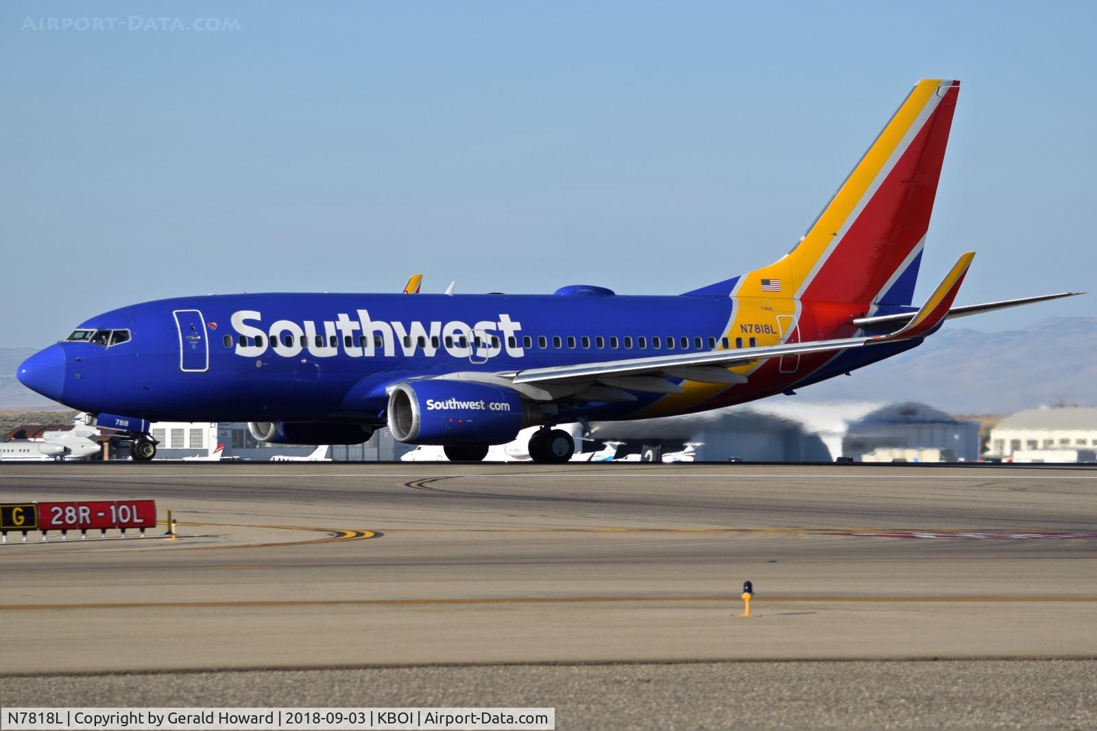 N7818L, 1999 Boeing 737-76N C/N 28609, Take off run on RWY 10L.