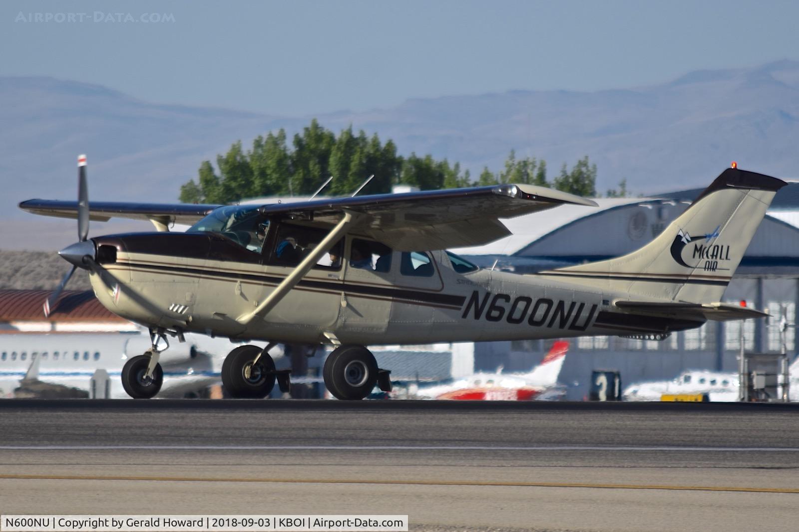 N600NU, 1977 Cessna U206G Stationair C/N U20603976, Landing RWY 10L.