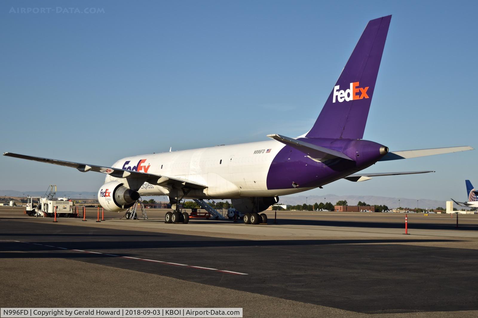 N996FD, 1993 Boeing 757-2Q8 C/N 26270, Parked on the Fed Ex ramp.