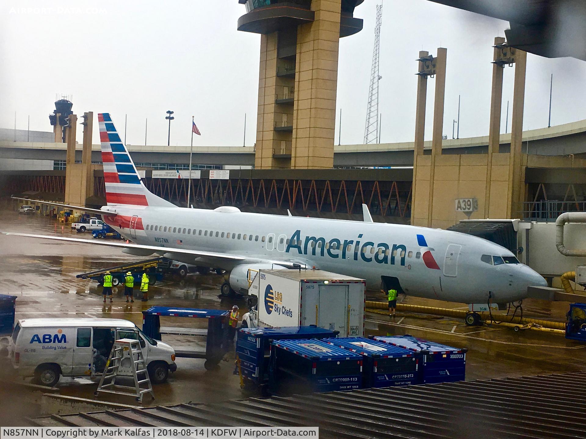 N857NN, 2010 Boeing 737-823 C/N 30907, N857NN preparing for departure at Gate 39 KDFW, operating as AA 1180 to KFLL.