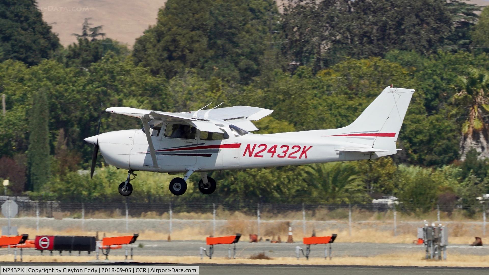 N2432K, 2000 Cessna 172R C/N 17280870, Buchanan Field Concord California 2018.