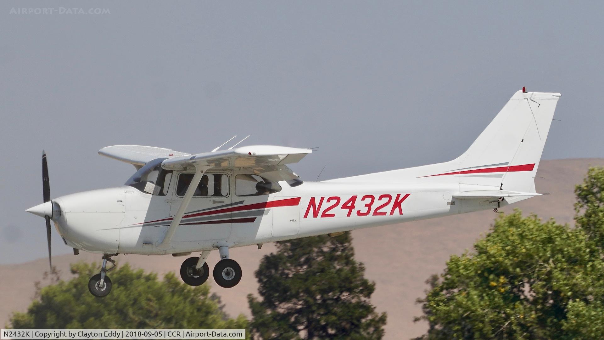 N2432K, 2000 Cessna 172R C/N 17280870, Buchanan Field Concord California 2018.