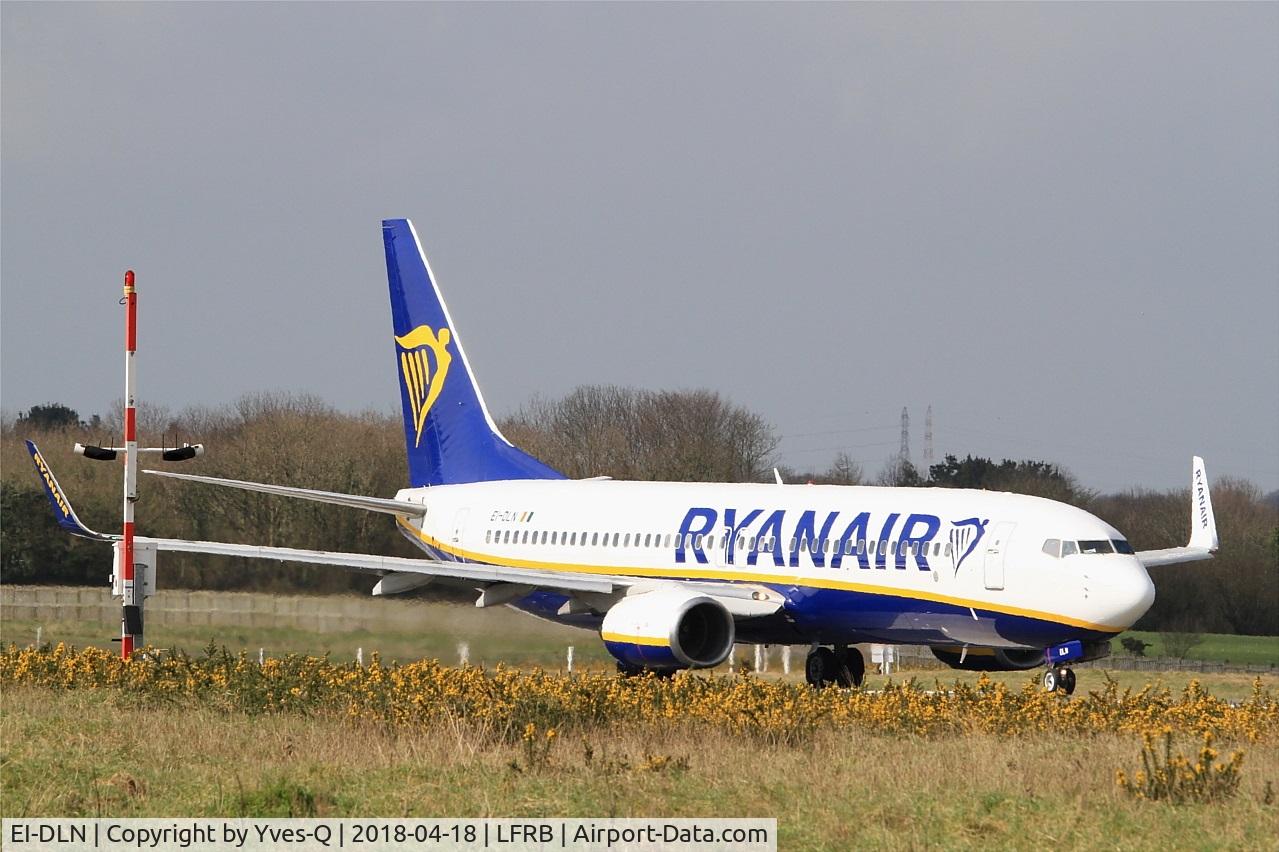 EI-DLN, 2006 Boeing 737-8AS C/N 33595, Boeing 737-8AS, Ready to take off rwy 07R, Brest-Bretagne airport (LFRB-BES)