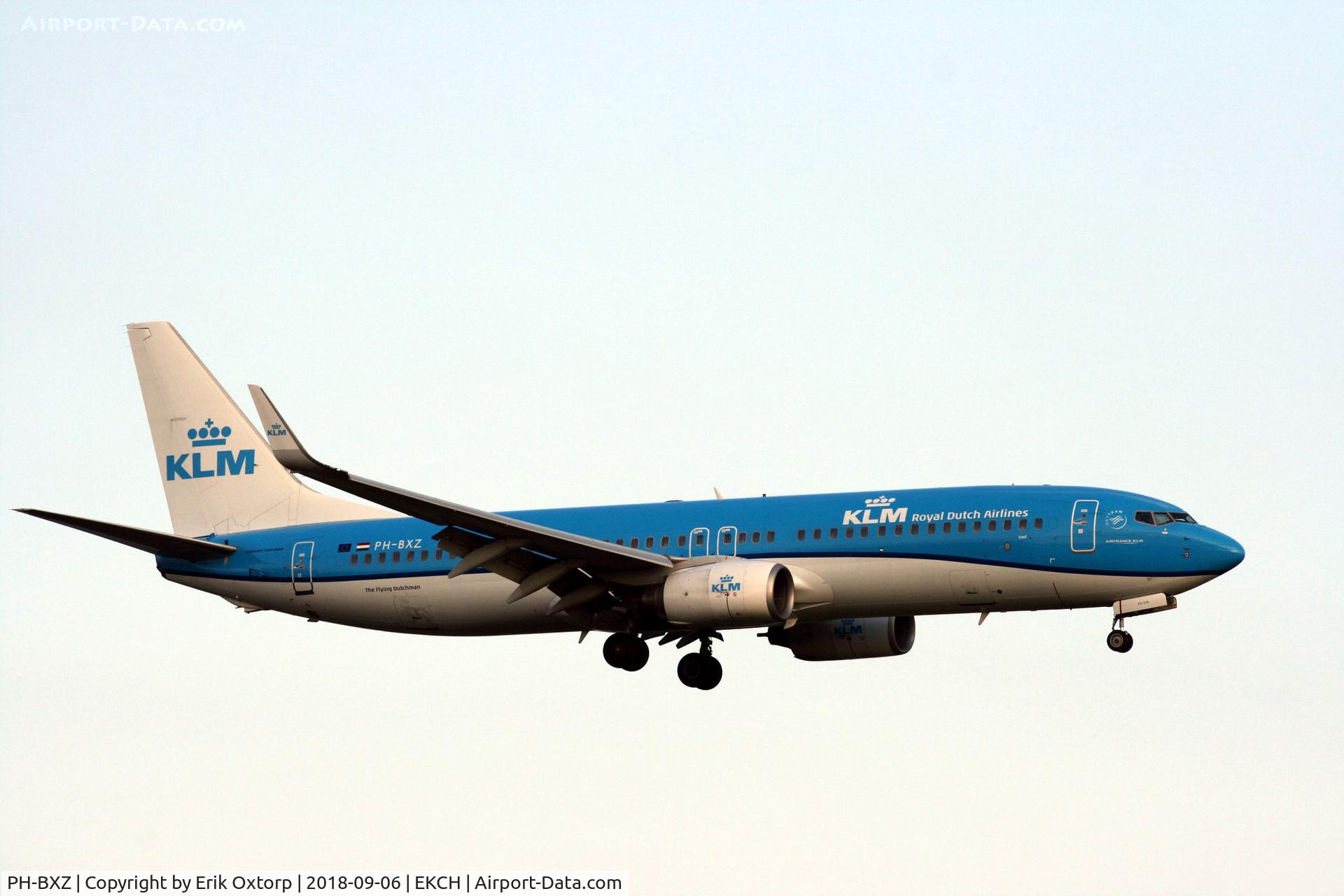 PH-BXZ, 2008 Boeing 737-8K2 C/N 30368, PH-BXZ landing rw 22L