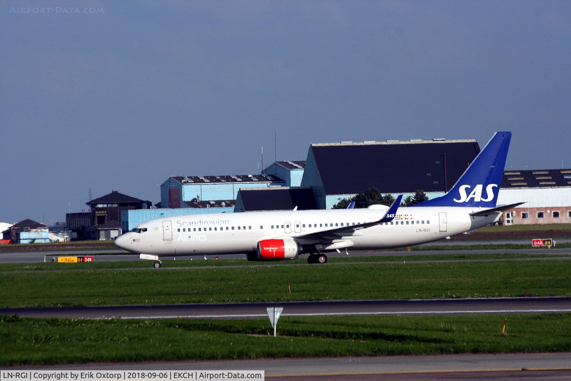 LN-RGI, 2014 Boeing 737-86N C/N 35646, LN-RGI arrived rw 22L