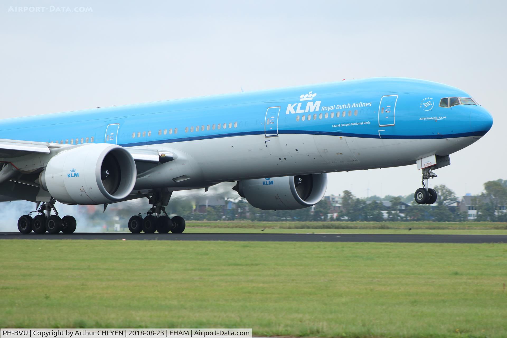 PH-BVU, 2017 Boeing 777-306/ER C/N 61702, Landing RWY18R