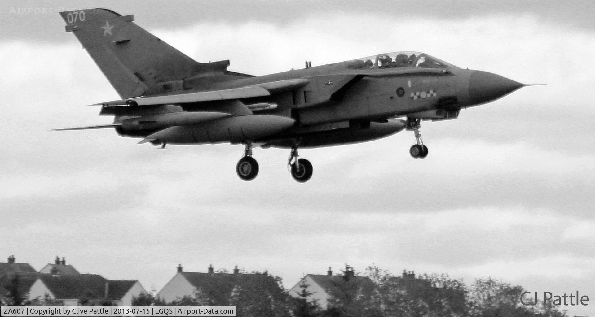 ZA607, 1982 Panavia Tornado GR.4 C/N 138/BS044/3071, Lossiemouth action