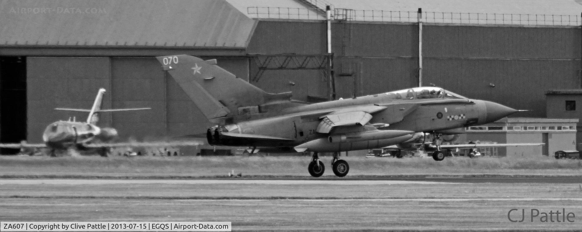 ZA607, 1982 Panavia Tornado GR.4 C/N 138/BS044/3071, Lossiemouth action