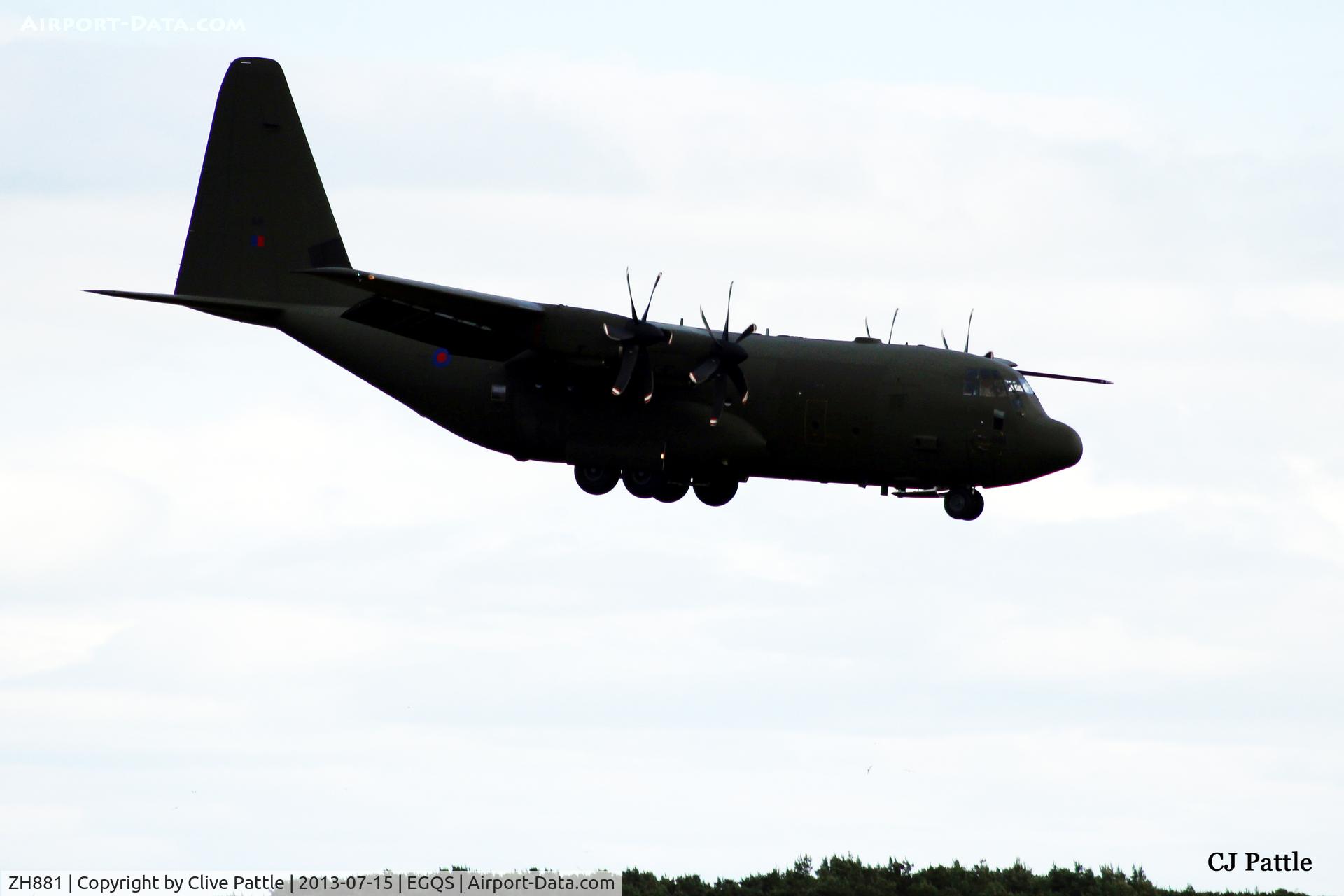 ZH881, 1999 Lockheed Martin C-130J Hercules C.5 C/N 382-5479, Steep approach to Lossiemouth