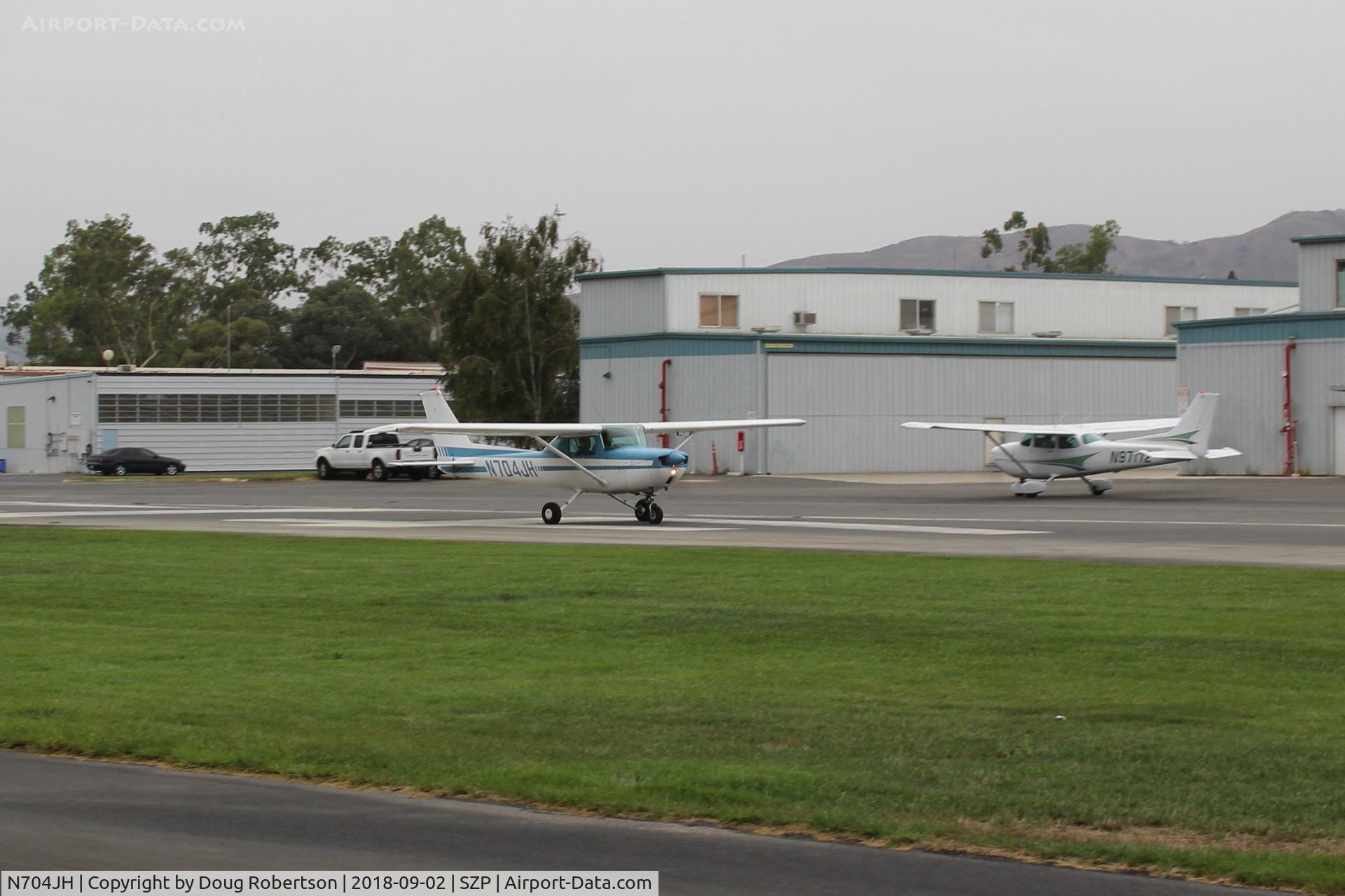 N704JH, 1976 Cessna 150M C/N 15078644, 1976 Cessna 150M, Continental O-200 100 Hp, takeoff roll Rwy 04