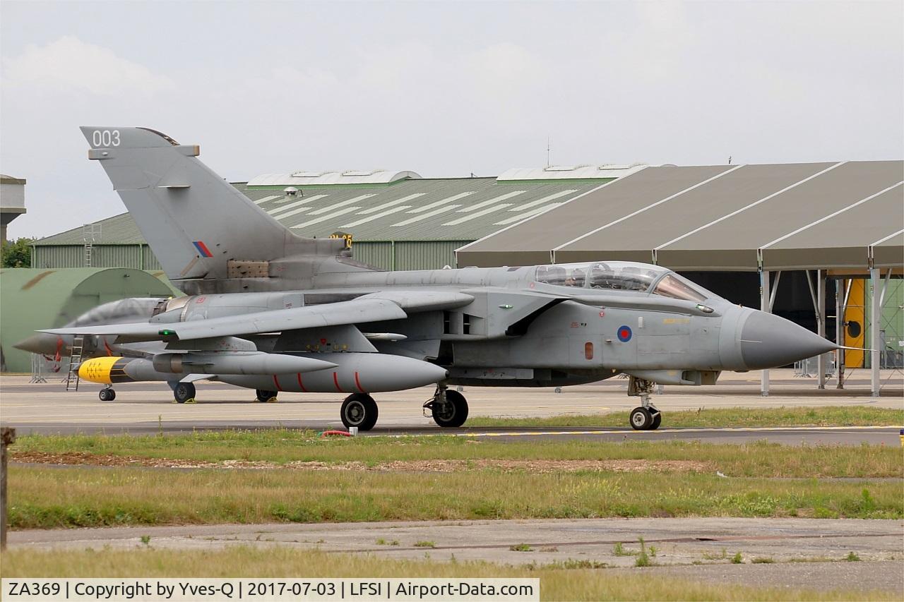 ZA369, 1982 Panavia Tornado GR.4A C/N 166/BS051/3083, Royal Air Force Panavia Tornado GR.4A, Taxiing to rwy 29, St Dizier-Robinson Air Base 113 (LFSI)