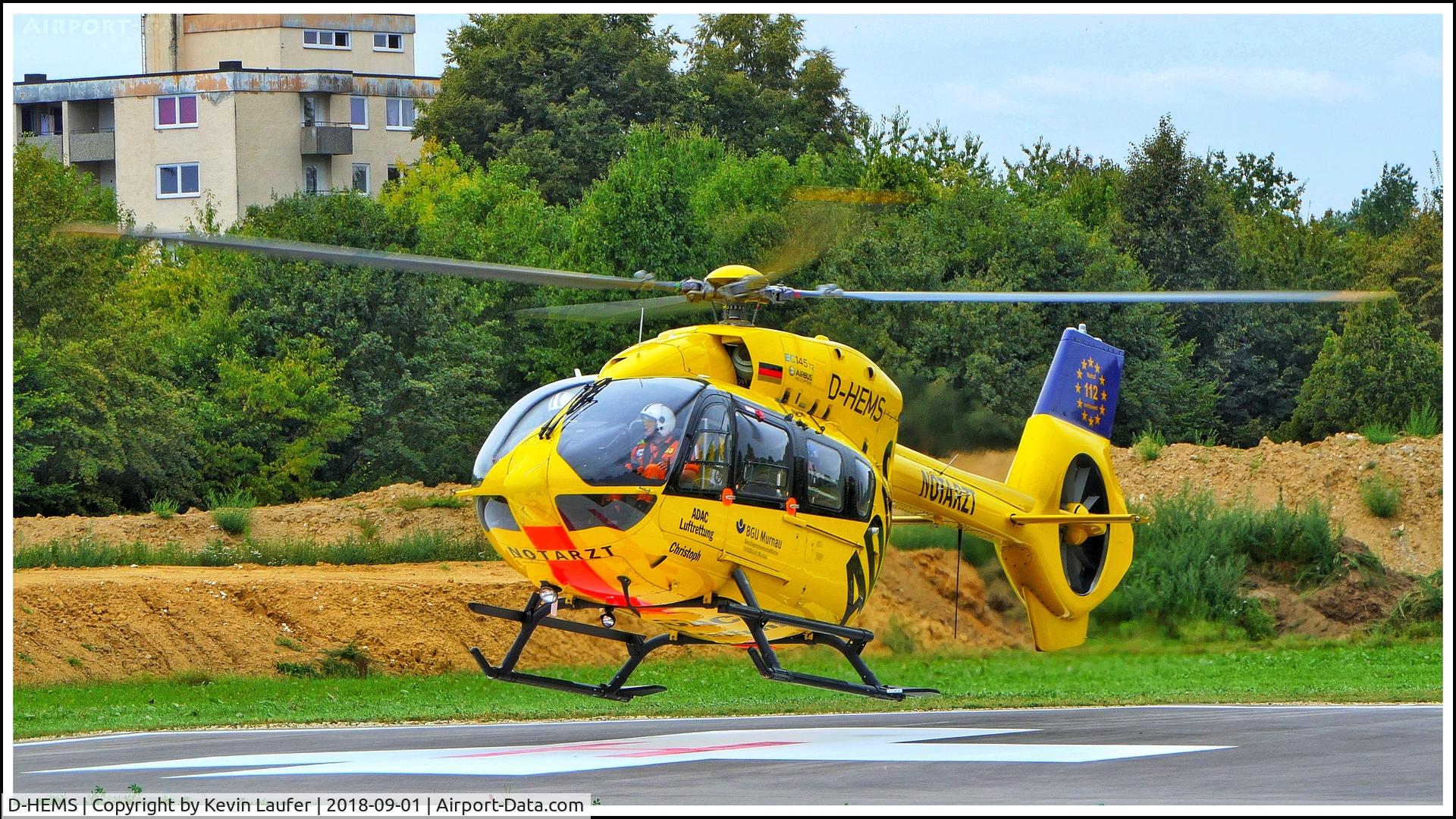 D-HEMS, Eurocopter-Kawasaki EC-145T-2 (BK-117D-2) C/N 20008, Christoph 22 mit der D-HEMS @ Krankenhaus Günzburg