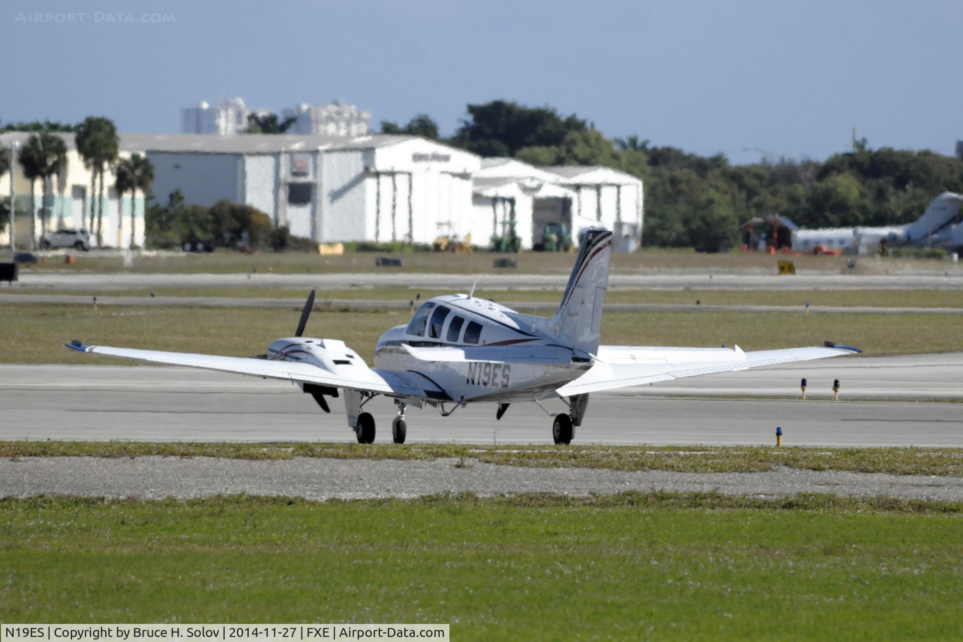 N19ES, 1980 Beech 58P Baron C/N TJ-296, waiting for takeoff
