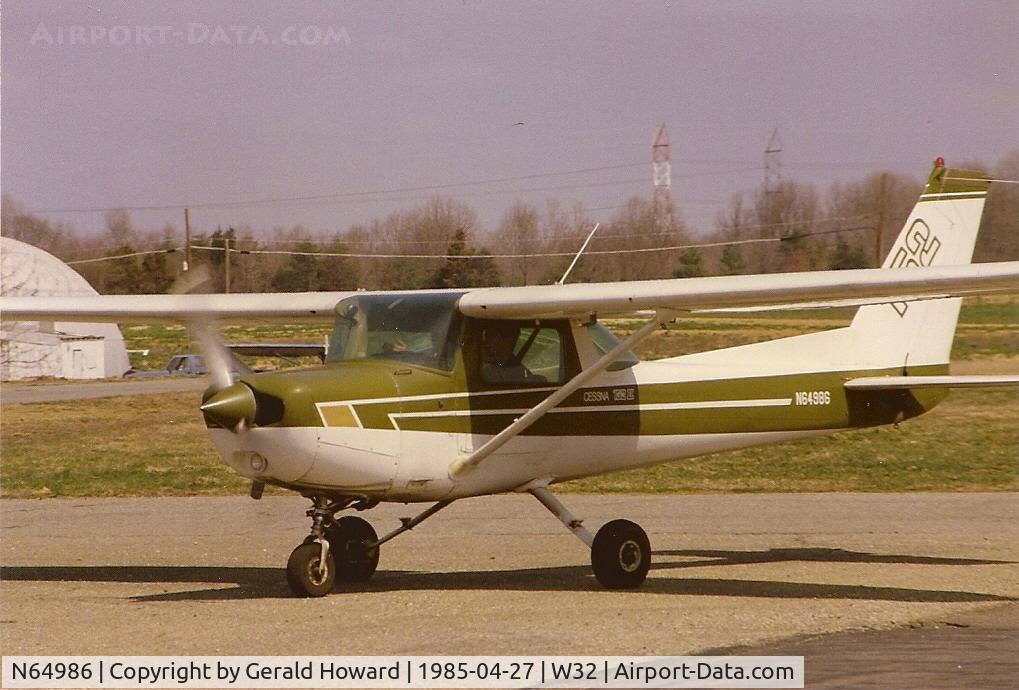 N64986, 1978 Cessna 152 C/N 15281513, Taxiing to runway.