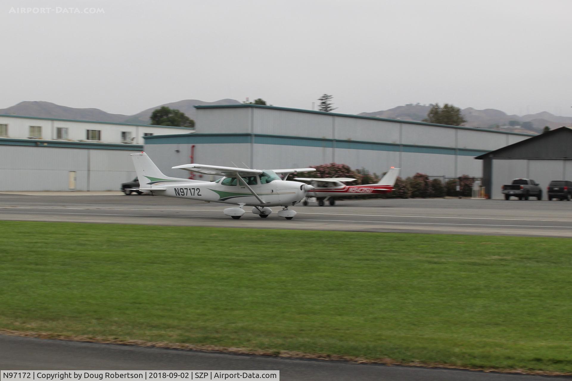 N97172, 1984 Cessna 172P C/N 17276162, 1984 Cessna 172P SKYYHAWK, Lycoming O-320-D2J 160 Hp, takeoff roll Rwy 04