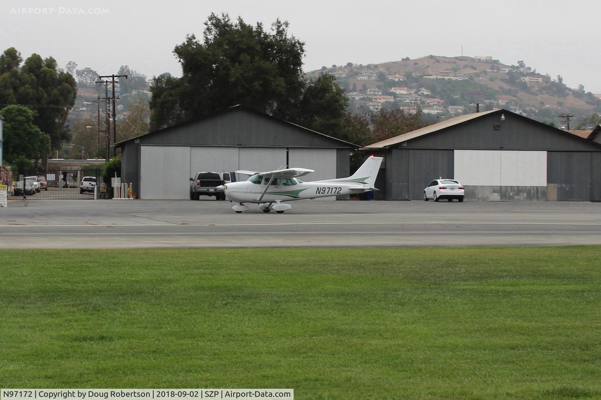 N97172, 1984 Cessna 172P C/N 17276162, 1984 Cessna 172P SKYHAWK, Lycoming O-320-D2J 160 Hp, taxi to Rwy 04