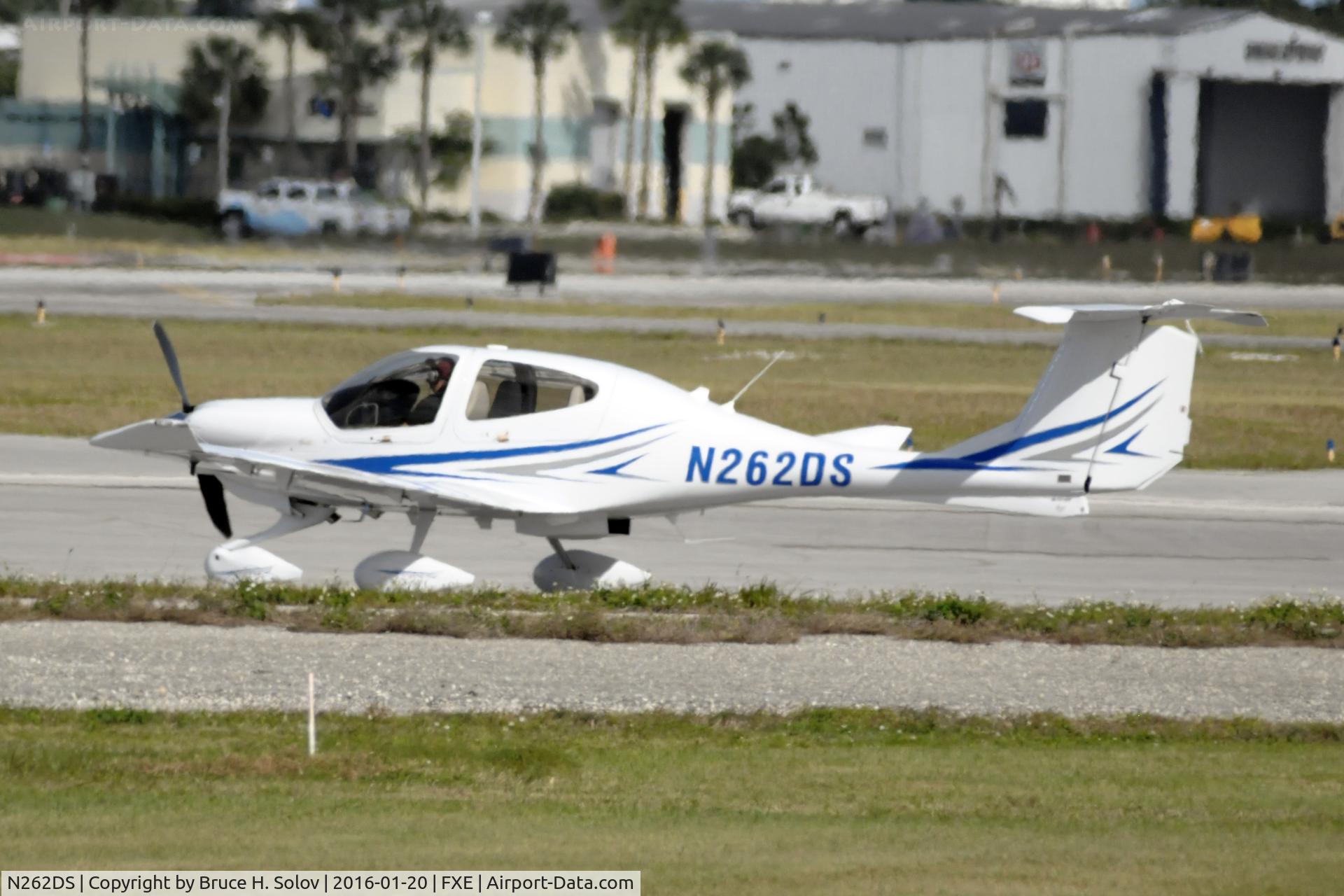 N262DS, 2012 Diamond DA-40 Diamond Star C/N 40.1161, awaiting departure