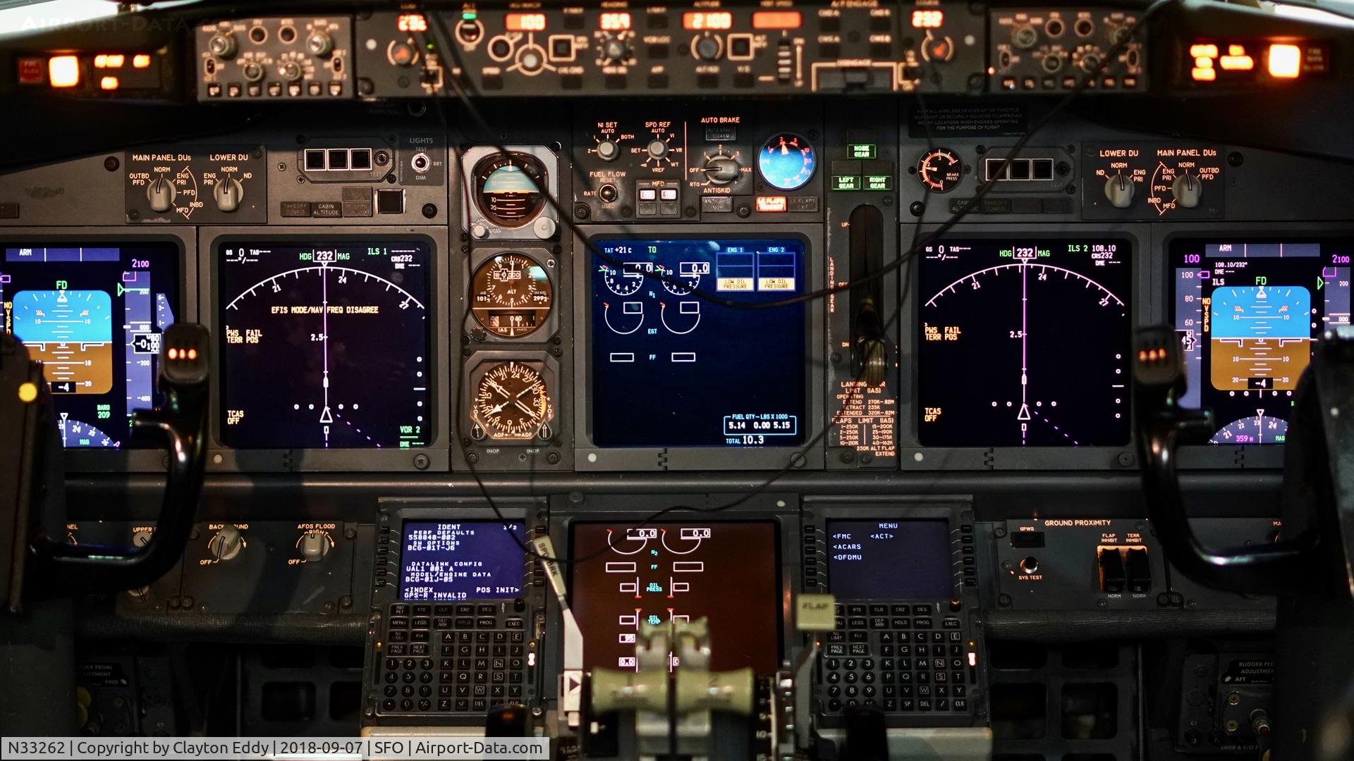 N33262, 2001 Boeing 737-824 C/N 32402, SFO 2018.