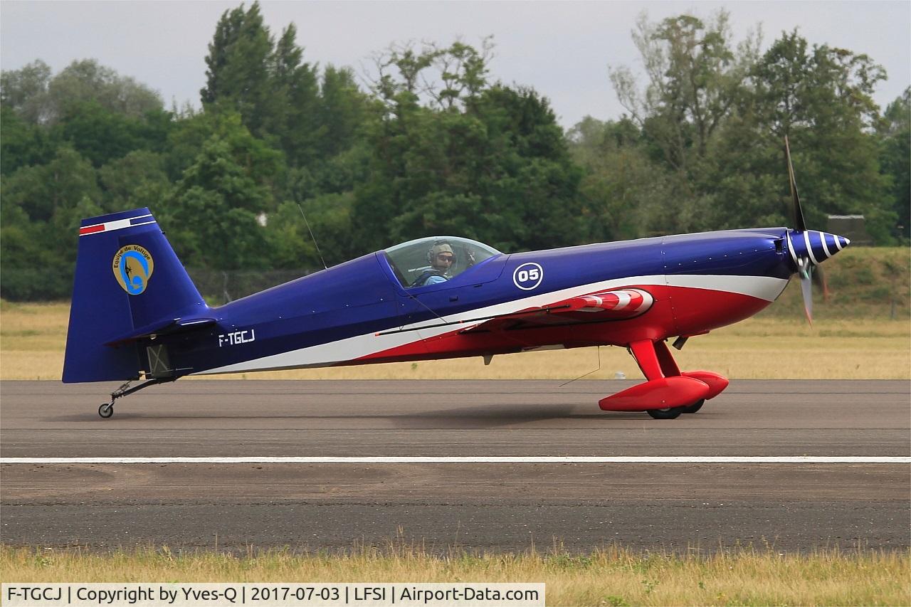 F-TGCJ, Extra EA-330SC C/N 05, Extra 330SC, French Air Force aerobatic team, Taxiing rwy 29, St Dizier-Robinson Air Base 113 (LFSI)