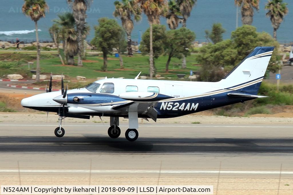N524AM, 1979 Piper PA-31T-620 Cheyenne II C/N 31T-7920039, Landing on runway 21.