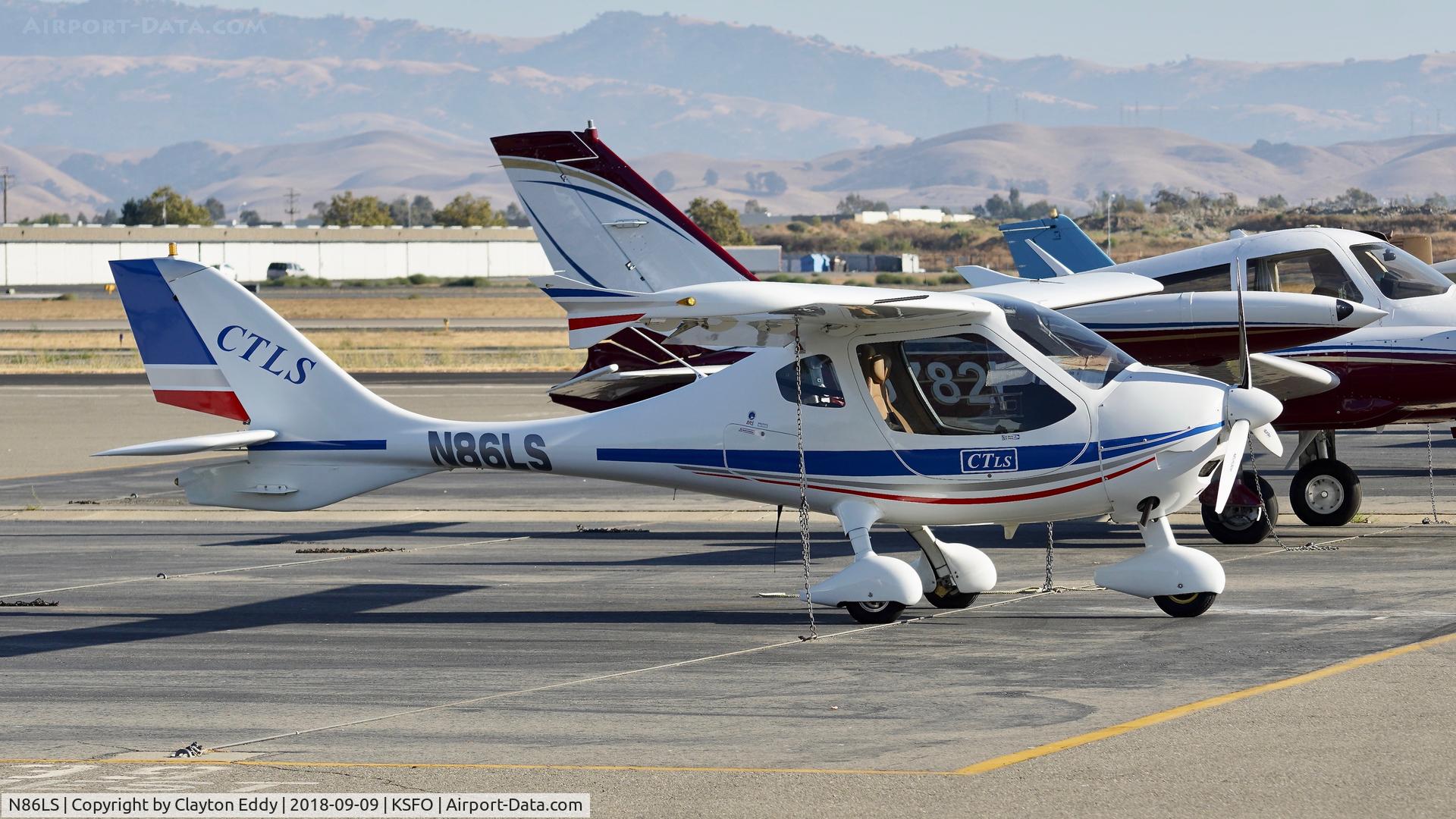 N86LS, 2008 Flight Design CTLS C/N 08-03-10, Livermore Airport California 2018.