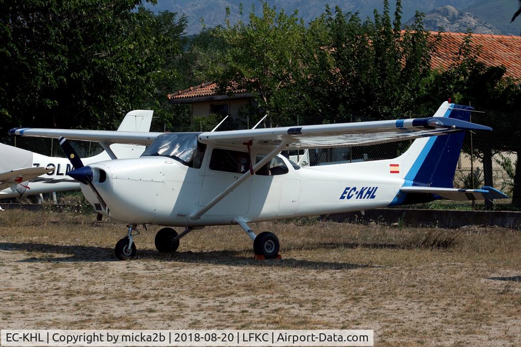 EC-KHL, 2007 Cessna 172R C/N 17281373, Parked