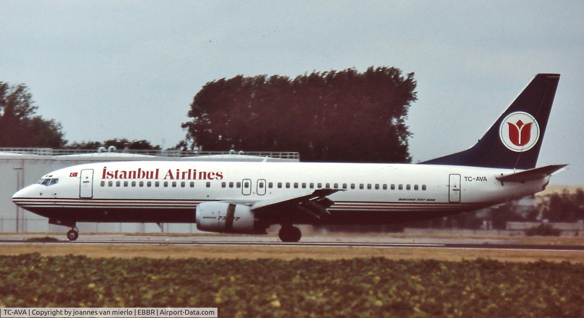 TC-AVA, 1992 Boeing 737-4S3 C/N 25594, Landing EBBR 25L 90's