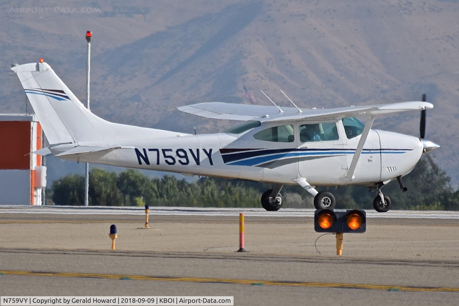 N759VY, 1978 Cessna 182Q Skylane C/N 18266305, Turning onto RWY 10R.