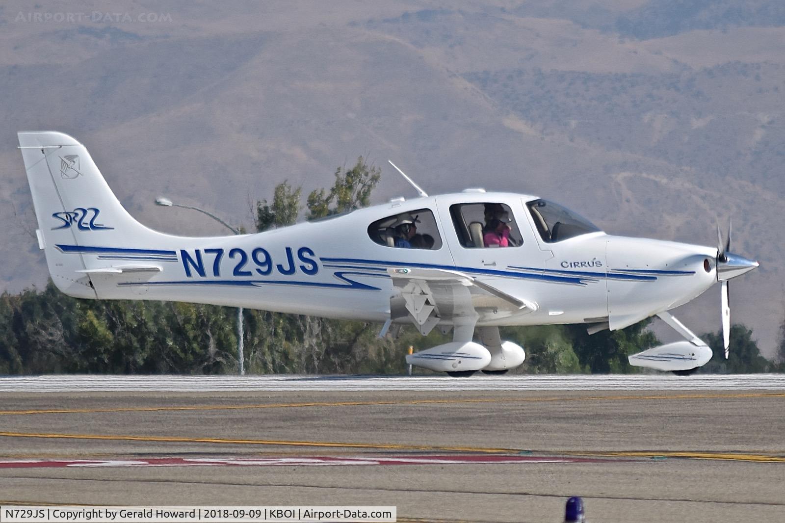 N729JS, Cirrus SR22 C/N 0819, Starting take off run on RWY 10R.