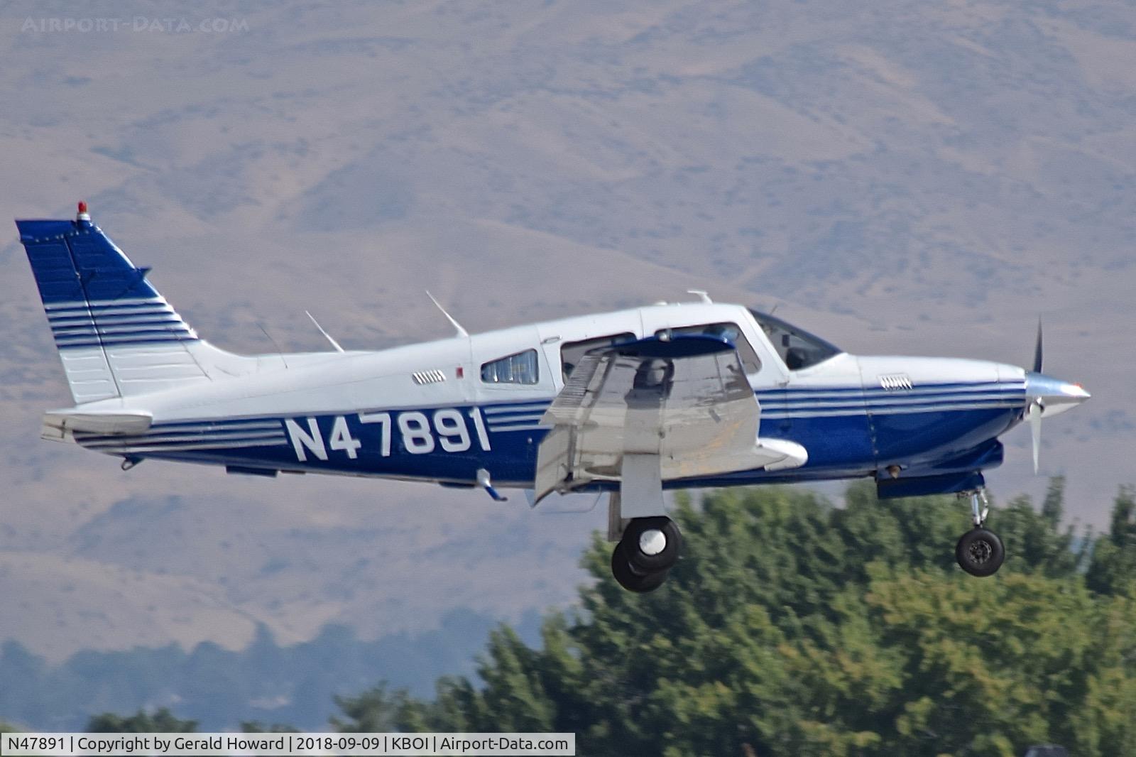 N47891, Piper PA-28R-201T Cherokee Arrow III C/N 28R-7803035, Landing RWY 10R.