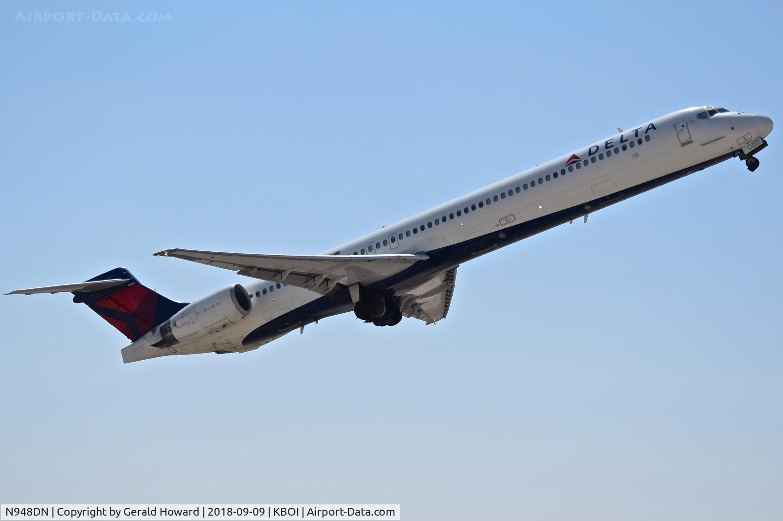 N948DN, 1996 McDonnell Douglas MD-90-30 C/N 53357, Climb out from RWY 28R.
