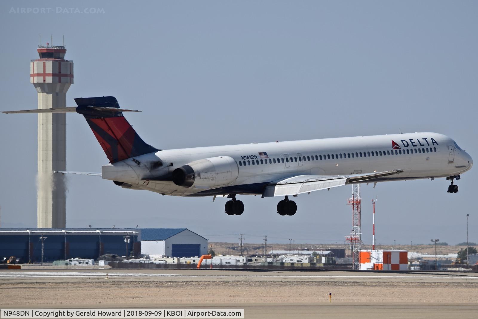 N948DN, 1996 McDonnell Douglas MD-90-30 C/N 53357, Landing RWY 28R.