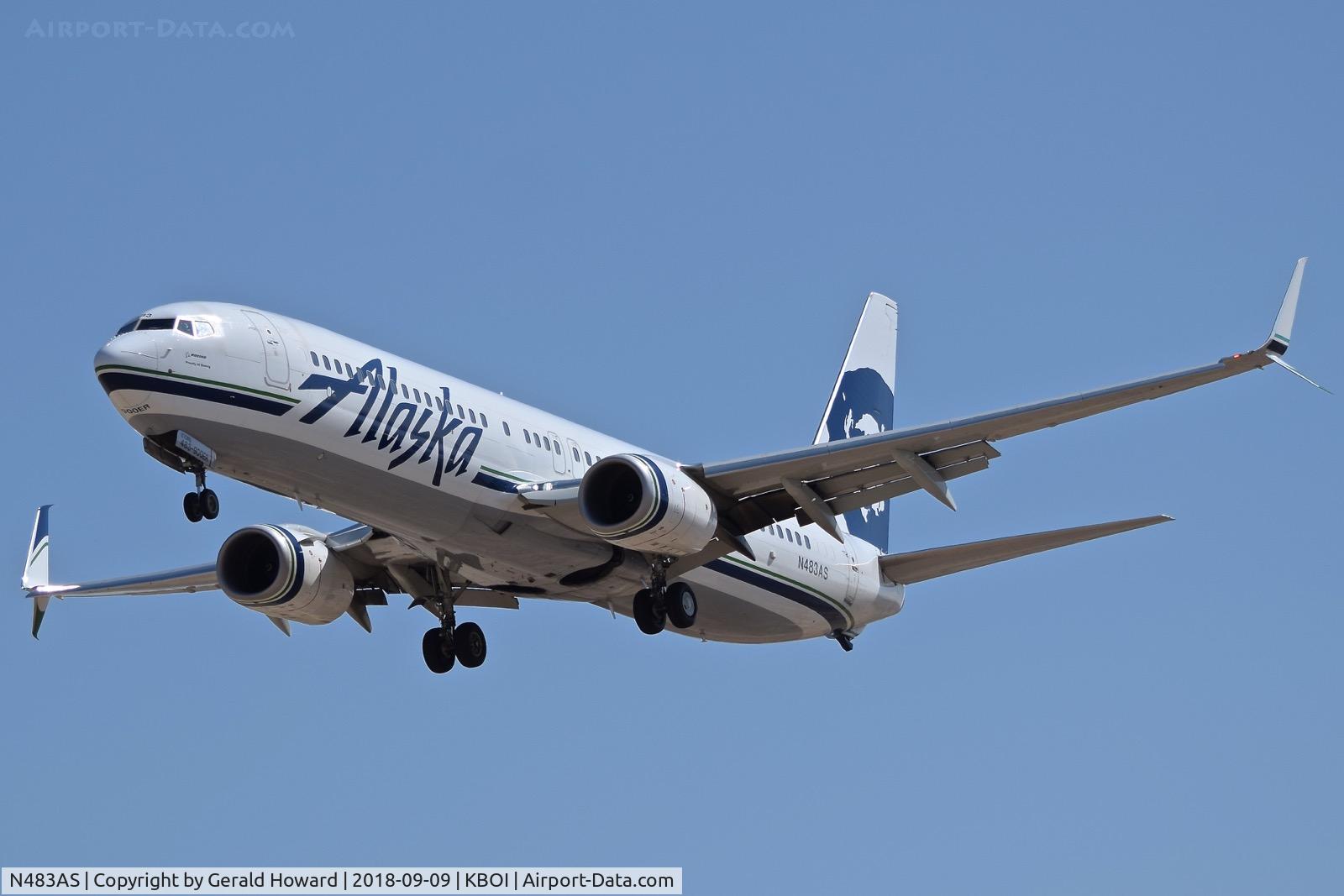 N483AS, 2015 Boeing 737-990/ER C/N 36350, On approach to RWY 28R.